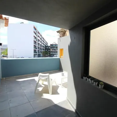 Дом отдыха Bright 1 Bd W Lovely Balcony In
